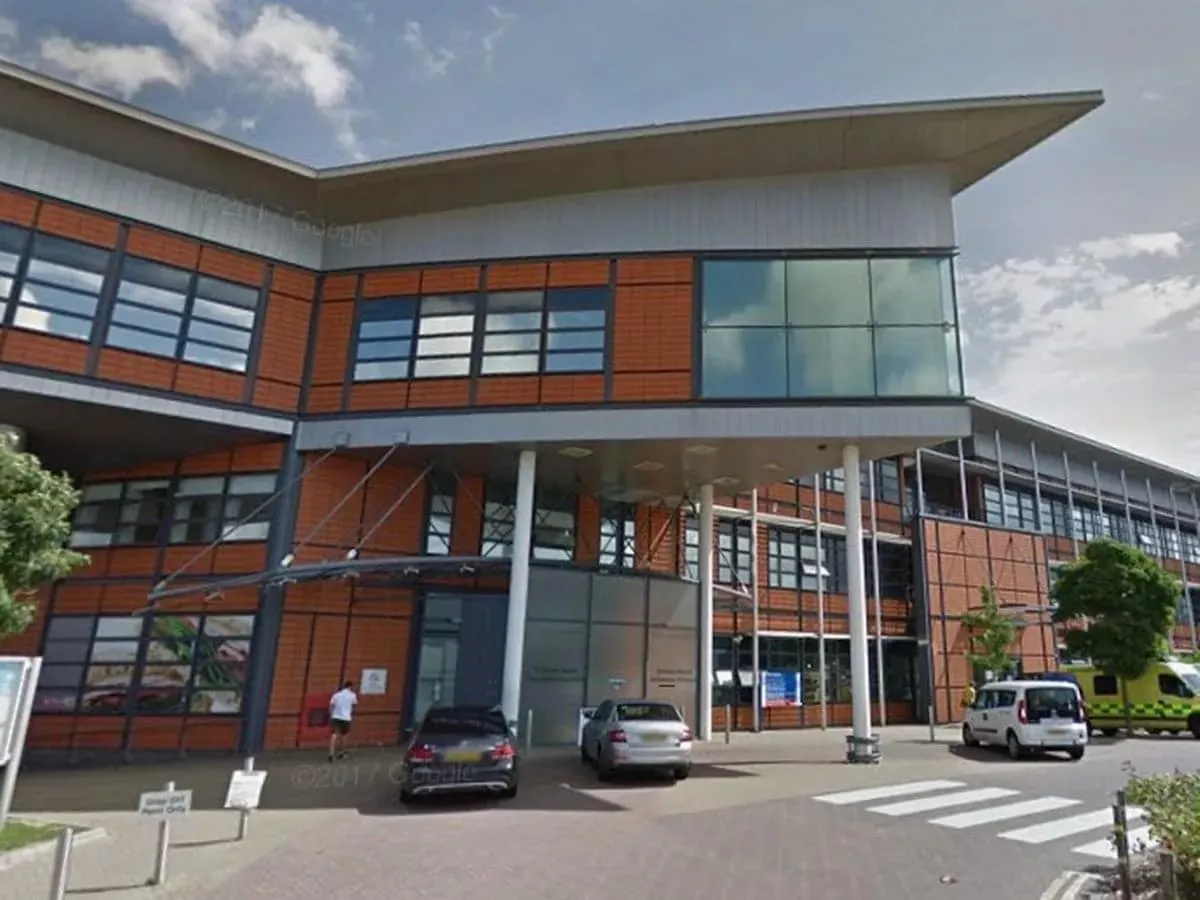 A large building with cars parked in front of it.